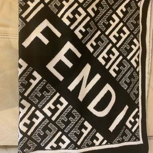 ❗️NEW❗️Winter Scarf—FENDI *copy*